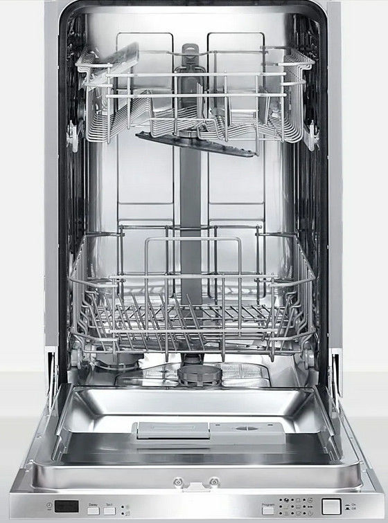 Пустая посудомоечная машина